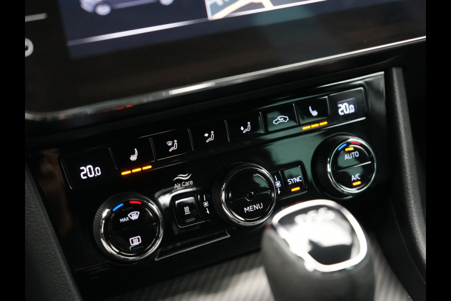 Škoda Superb Combi 1.4 TSI iV Sportline Dealer O.H PHEV | Adaptive Cruise | Alcantara Sportstoelen Memory & Verwarmd | Apple Carplay | Sfeerverlichting | Keyless | Blis | Camera | Virtual | Navigatie | DAB |