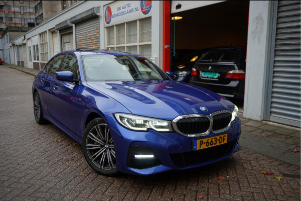 BMW 3-serie 330i Business Edition Plus M-SPORT | BTW | NL AUTO | LASER | LEER | PANORAMADAK | Sfeer | BMW Dealer onderhouden | Topstaat |