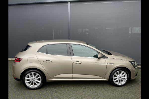 Renault Mégane 1.5 dCi Bose Airco - Cruise control - Parkeersensoren voor en achter - Navigatiesysteem - Keyless entry - Mistlampen voor -  Bluetooth - Rijstrooksensor - Stuurmultifunctioneel - Elektrische ramen voor en - Zeer weinig kilometers