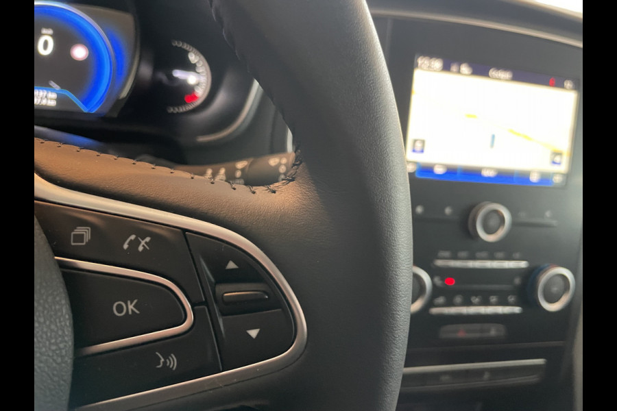 Renault Mégane 1.5 dCi Bose Airco - Cruise control - Parkeersensoren voor en achter - Navigatiesysteem - Keyless entry - Mistlampen voor -  Bluetooth - Rijstrooksensor - Stuurmultifunctioneel - Elektrische ramen voor en - Zeer weinig kilometers