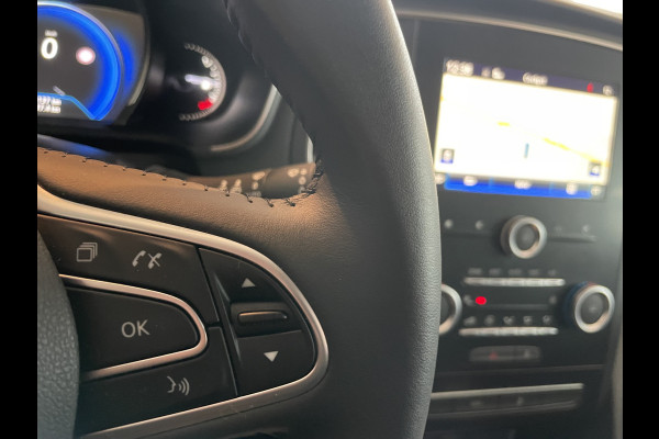 Renault Mégane 1.5 dCi Bose Airco - Cruise control - Parkeersensoren voor en achter - Navigatiesysteem - Keyless entry - Mistlampen voor -  Bluetooth - Rijstrooksensor - Stuurmultifunctioneel - Elektrische ramen voor en - Zeer weinig kilometers