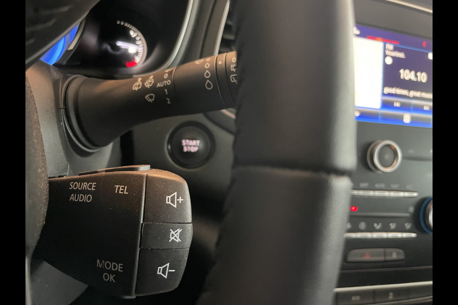 Renault Mégane 1.5 dCi Bose Airco - Cruise control - Parkeersensoren voor en achter - Navigatiesysteem - Keyless entry - Mistlampen voor -  Bluetooth - Rijstrooksensor - Stuurmultifunctioneel - Elektrische ramen voor en - Zeer weinig kilometers