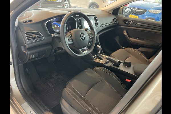 Renault Mégane 1.5 dCi Bose Airco - Cruise control - Parkeersensoren voor en achter - Navigatiesysteem - Keyless entry - Mistlampen voor -  Bluetooth - Rijstrooksensor - Stuurmultifunctioneel - Elektrische ramen voor en - Zeer weinig kilometers