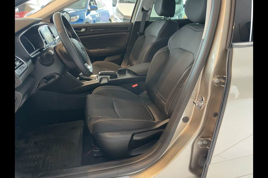 Renault Mégane 1.5 dCi Bose Airco - Cruise control - Parkeersensoren voor en achter - Navigatiesysteem - Keyless entry - Mistlampen voor -  Bluetooth - Rijstrooksensor - Stuurmultifunctioneel - Elektrische ramen voor en - Zeer weinig kilometers