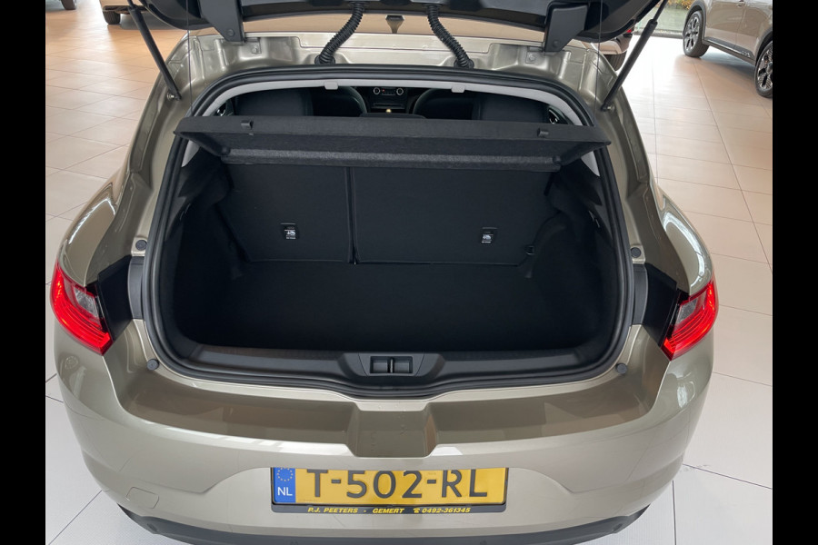 Renault Mégane 1.5 dCi Bose Airco - Cruise control - Parkeersensoren voor en achter - Navigatiesysteem - Keyless entry - Mistlampen voor -  Bluetooth - Rijstrooksensor - Stuurmultifunctioneel - Elektrische ramen voor en - Zeer weinig kilometers