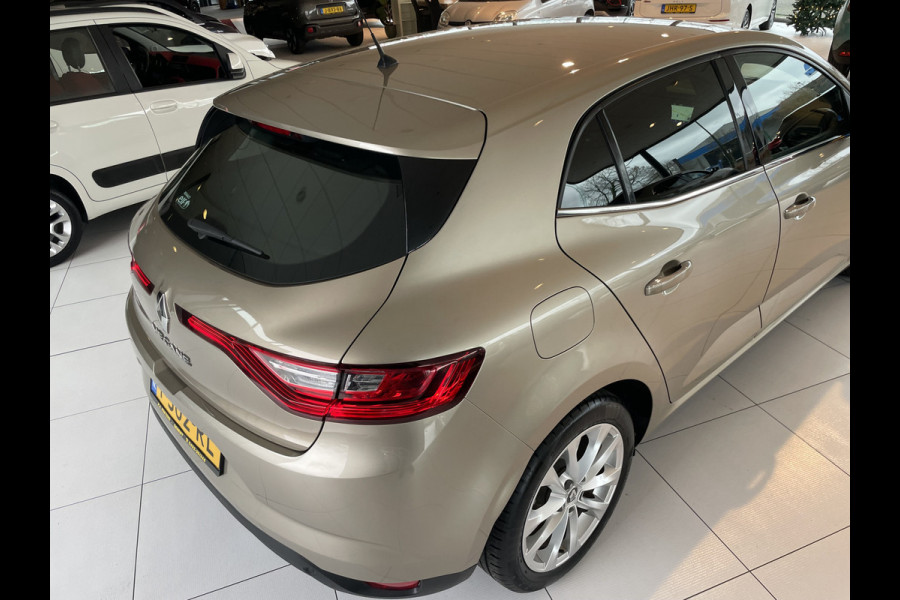 Renault Mégane 1.5 dCi Bose Airco - Cruise control - Parkeersensoren voor en achter - Navigatiesysteem - Keyless entry - Mistlampen voor -  Bluetooth - Rijstrooksensor - Stuurmultifunctioneel - Elektrische ramen voor en - Zeer weinig kilometers