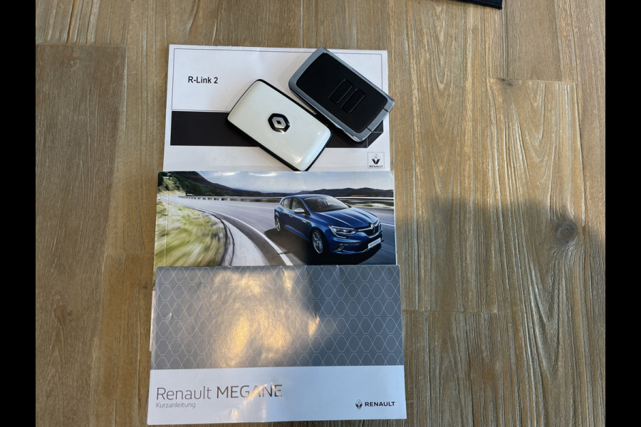 Renault Mégane 1.5 dCi Bose Airco - Cruise control - Parkeersensoren voor en achter - Navigatiesysteem - Keyless entry - Mistlampen voor -  Bluetooth - Rijstrooksensor - Stuurmultifunctioneel - Elektrische ramen voor en - Zeer weinig kilometers