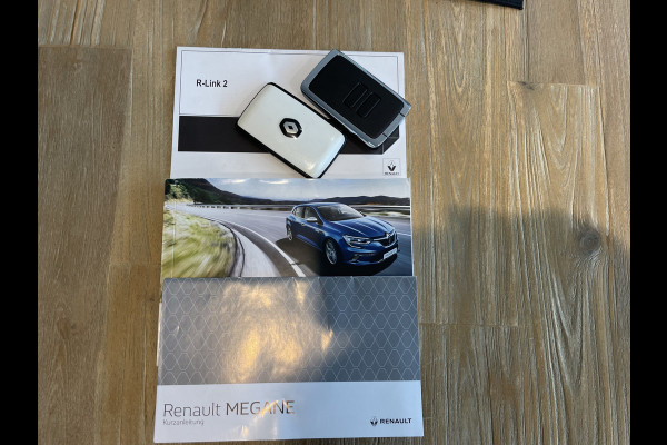 Renault Mégane 1.5 dCi Bose Airco - Cruise control - Parkeersensoren voor en achter - Navigatiesysteem - Keyless entry - Mistlampen voor -  Bluetooth - Rijstrooksensor - Stuurmultifunctioneel - Elektrische ramen voor en - Zeer weinig kilometers