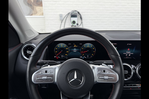 Mercedes-Benz Glb 200 Business Solution AMG | Pano | Trekhaak | Navi | Camera | LED | DAB+