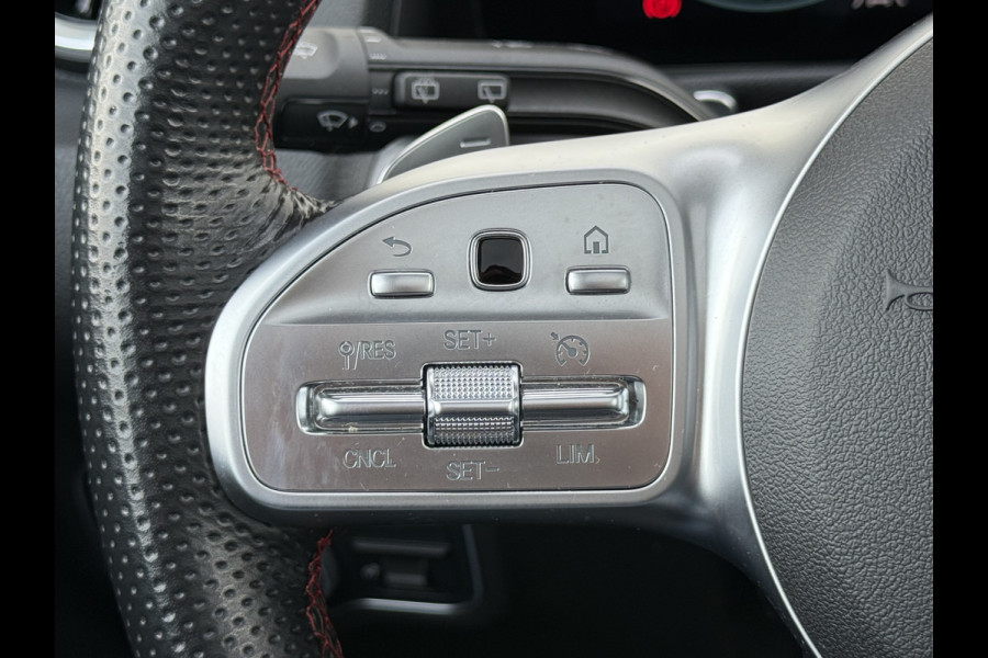 Mercedes-Benz Glb 200 Business Solution AMG | Pano | Trekhaak | Navi | Camera | LED | DAB+