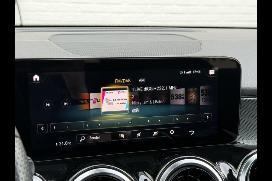 Mercedes-Benz Glb 200 Business Solution AMG | Pano | Trekhaak | Navi | Camera | LED | DAB+