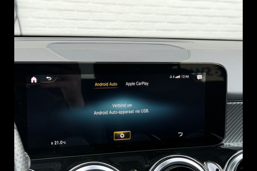 Mercedes-Benz Glb 200 Business Solution AMG | Pano | Trekhaak | Navi | Camera | LED | DAB+