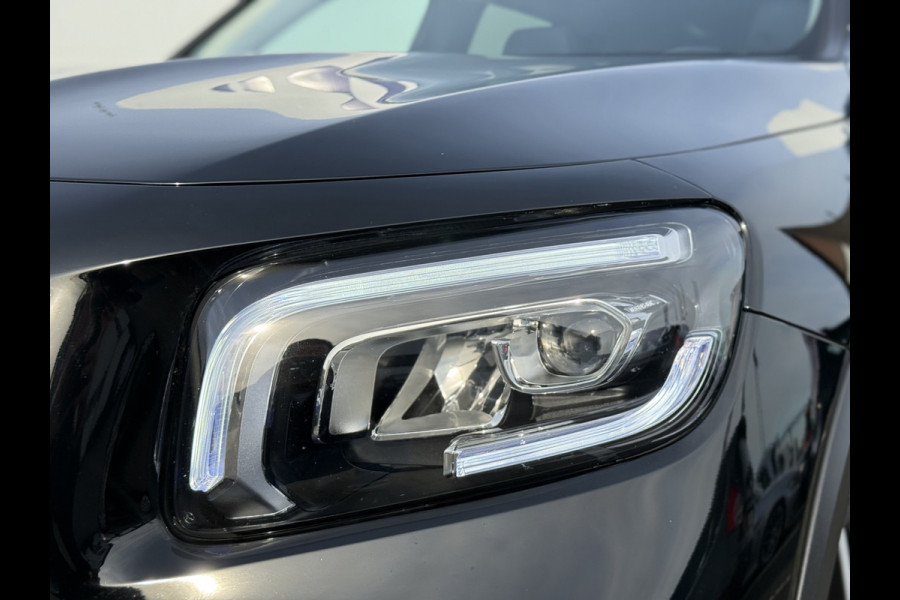 Mercedes-Benz Glb 200 Business Solution AMG | Pano | Trekhaak | Navi | Camera | LED | DAB+