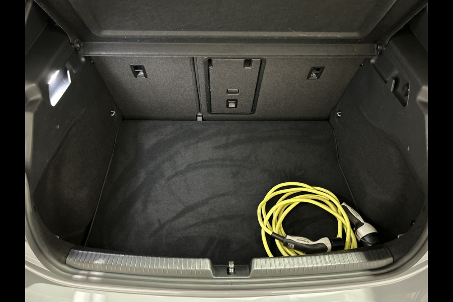 Volkswagen ID.3 First Plus 58 kWh All season banden | Camera | Nette auto | Matrix Led