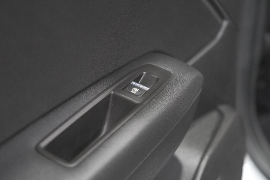 Renault Captur 1.6 E-Tech Plug-in Hybrid 160 Intens | Trekhaak | Camera | Navigatie | Parkeersensoren | Pack Winter