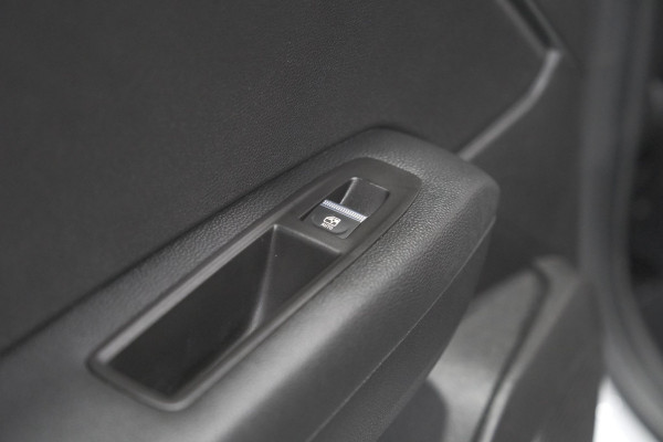 Renault Captur 1.6 E-Tech Plug-in Hybrid 160 Intens | Trekhaak | Camera | Navigatie | Parkeersensoren | Pack Winter