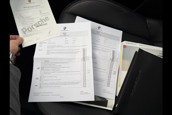 Porsche Taycan Performance 84 kWh VAN: 68.900,- VOOR: 64.440,- UW EINDEJAARSVOORDEEL: 4.460,- EURO | ADAPT. CRUISE | DODE HOEK HERKENNING | SPORTCHRONO | HEAD UP | WARMTEPOMP | DIRECT LEVERBAAR NET PORSCHE ONDERHOUD GEHAD |