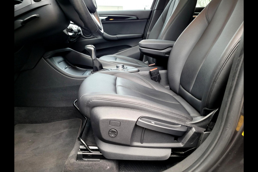 BMW X1 XDrive25e Pano, Camera, HUD, Leer, High Executive