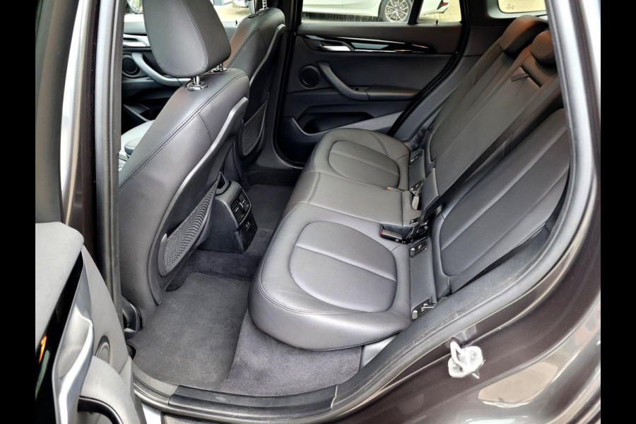 BMW X1 XDrive25e Pano, Camera, HUD, Leer, High Executive