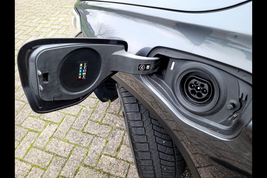 BMW X1 XDrive25e Pano, Camera, HUD, Leer, High Executive