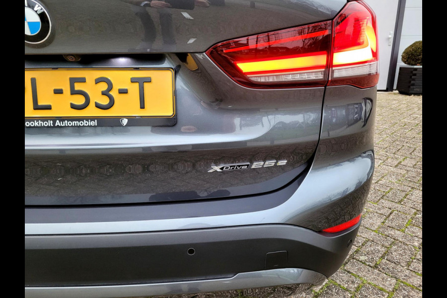 BMW X1 XDrive25e Pano, Camera, HUD, Leer, High Executive
