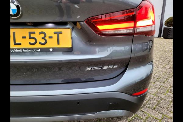 BMW X1 XDrive25e Pano, Camera, HUD, Leer, High Executive