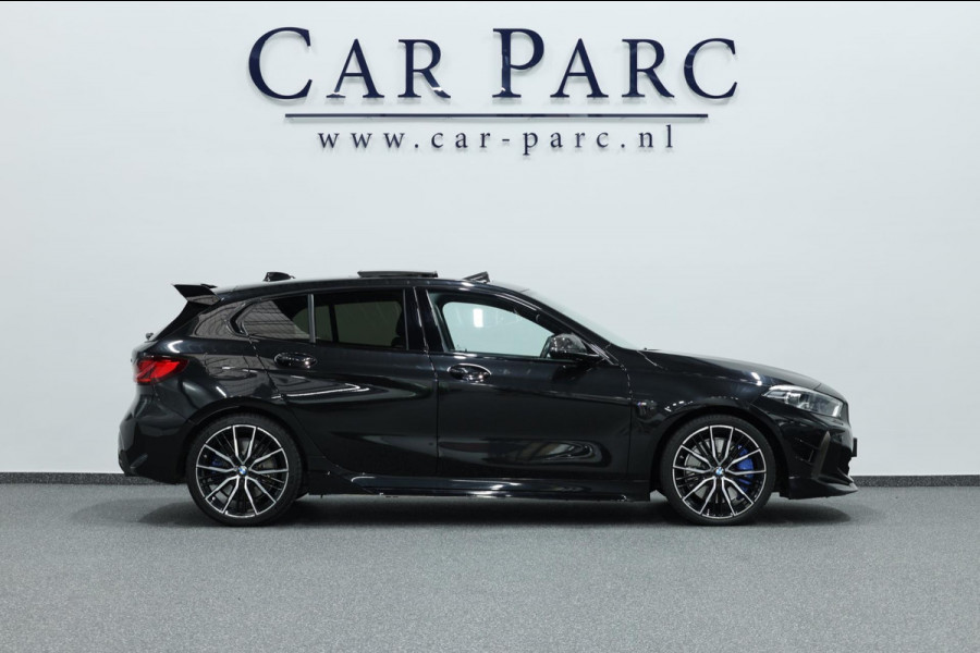 BMW 1-serie M135i xDrive 306+PK M-PERFORMANCE/FORGED CARBON/VIRTUAL/SFEER/LEER+S.VERWARMING+MEMORY/LMV/CAM/CRUISE/12 MND GARANTIE!