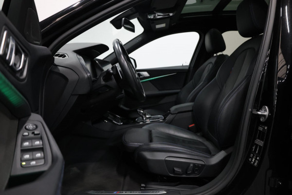 BMW 1-serie M135i xDrive 306+PK M-PERFORMANCE/FORGED CARBON/VIRTUAL/SFEER/LEER+S.VERWARMING+MEMORY/LMV/CAM/CRUISE/12 MND GARANTIE!