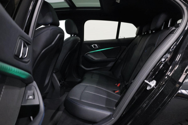 BMW 1-serie M135i xDrive 306+PK M-PERFORMANCE/FORGED CARBON/VIRTUAL/SFEER/LEER+S.VERWARMING+MEMORY/LMV/CAM/CRUISE/12 MND GARANTIE!