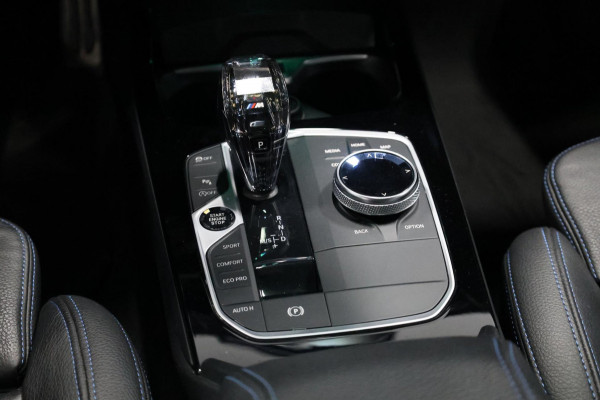 BMW 1-serie M135i xDrive 306+PK M-PERFORMANCE/FORGED CARBON/VIRTUAL/SFEER/LEER+S.VERWARMING+MEMORY/LMV/CAM/CRUISE/12 MND GARANTIE!