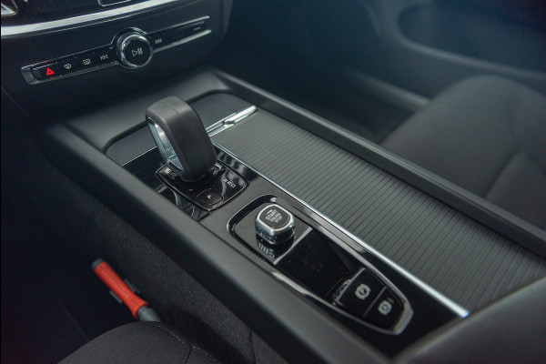Volvo V60 B3 Aut. Benzine Momentum ACC Parkeercamera 163pk
