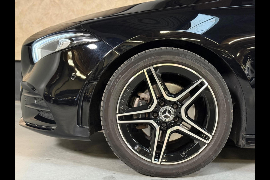 Mercedes-Benz A-Klasse 180 Business Solution AMG | NAP | Pano | Camera | Sfeerverlichting | Stoelverwarming