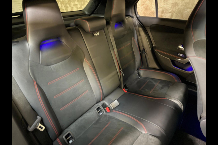 Mercedes-Benz A-Klasse 180 Business Solution AMG | NAP | Pano | Camera | Sfeerverlichting | Stoelverwarming