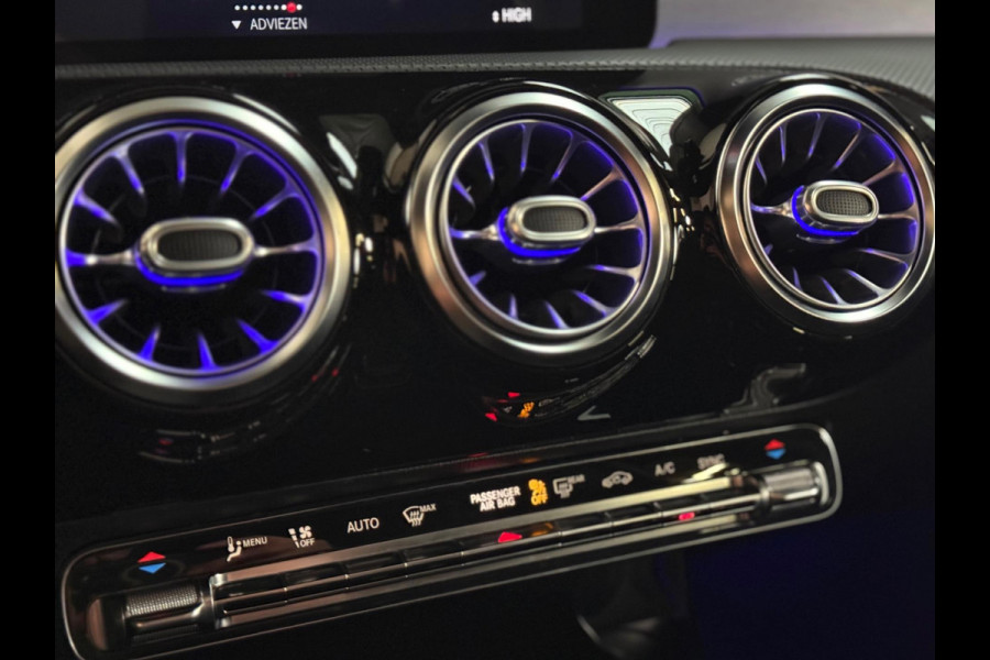Mercedes-Benz A-Klasse 180 Business Solution AMG | NAP | Pano | Camera | Sfeerverlichting | Stoelverwarming