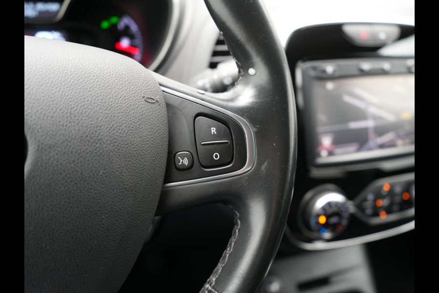 Renault Captur 1.2 TCe Intens Automaat 120pk | Trekhaak | Camera | LED Koplampen | Stoelverwarming | Keyless | Cruise Control | Navigatie | DAB |