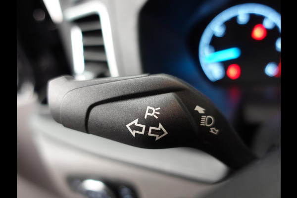 Ford Transit Custom 300 2.0 TDCI L2H1 Limited Dubbele Cabine Navi Airco 2 Schuifdeuren Trekhaak PDC Carplay DAB