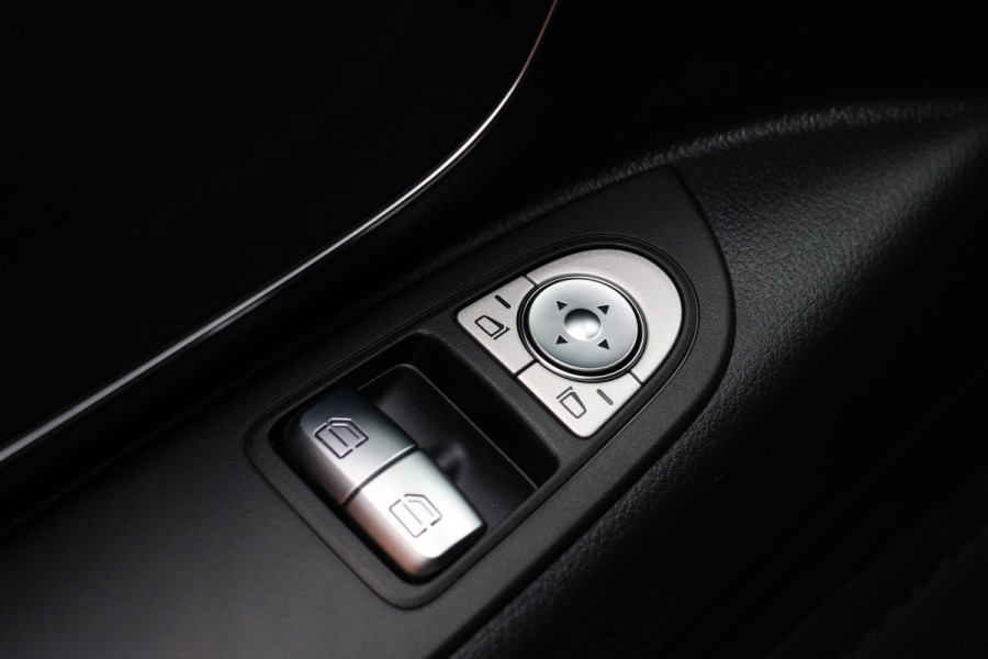 Mercedes-Benz Vito 116 CDI L2 Automaat | BPM VRIJ | Multibeam LED | CarPlay | Camera | Dodehoek | MF Stuur | DAB | Climate control | 3-Zitter | Lederen bekleding