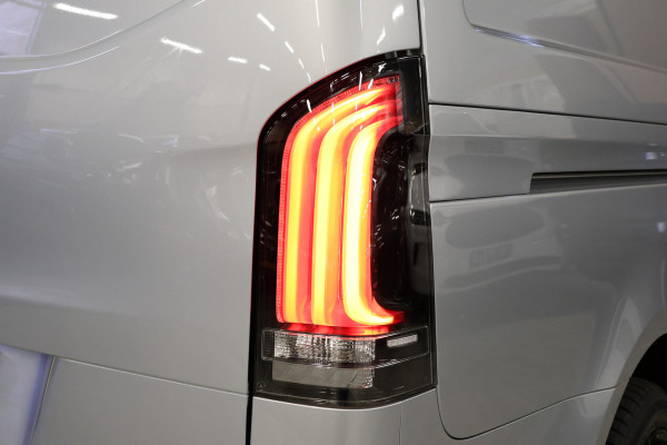 Mercedes-Benz Vito 116 CDI L2 Automaat | BPM VRIJ | Multibeam LED | CarPlay | Camera | Dodehoek | MF Stuur | DAB | Climate control | 3-Zitter | Lederen bekleding