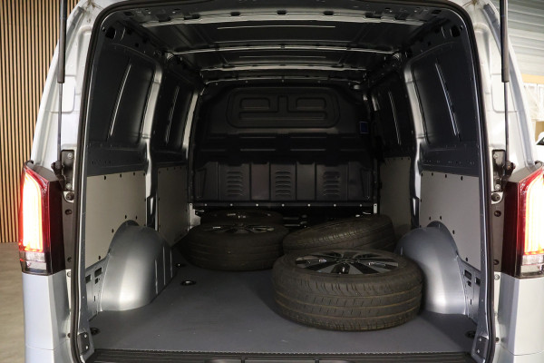 Mercedes-Benz Vito 116 CDI L2 Automaat | BPM VRIJ | Multibeam LED | CarPlay | Camera | Dodehoek | MF Stuur | DAB | Climate control | 3-Zitter | Lederen bekleding