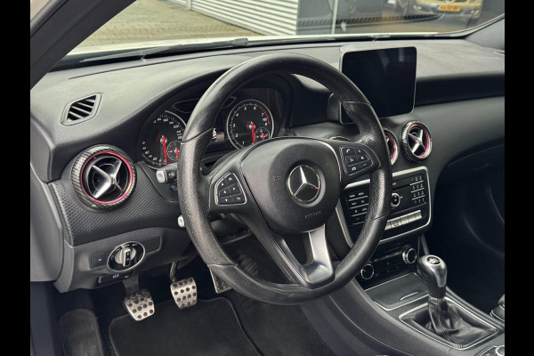 Mercedes-Benz A-Klasse 160S AMG Sport Edition - Panorama dak I Navigatie I Sport pakket I Leer I Airco I PDC I Dealer onderhouden
