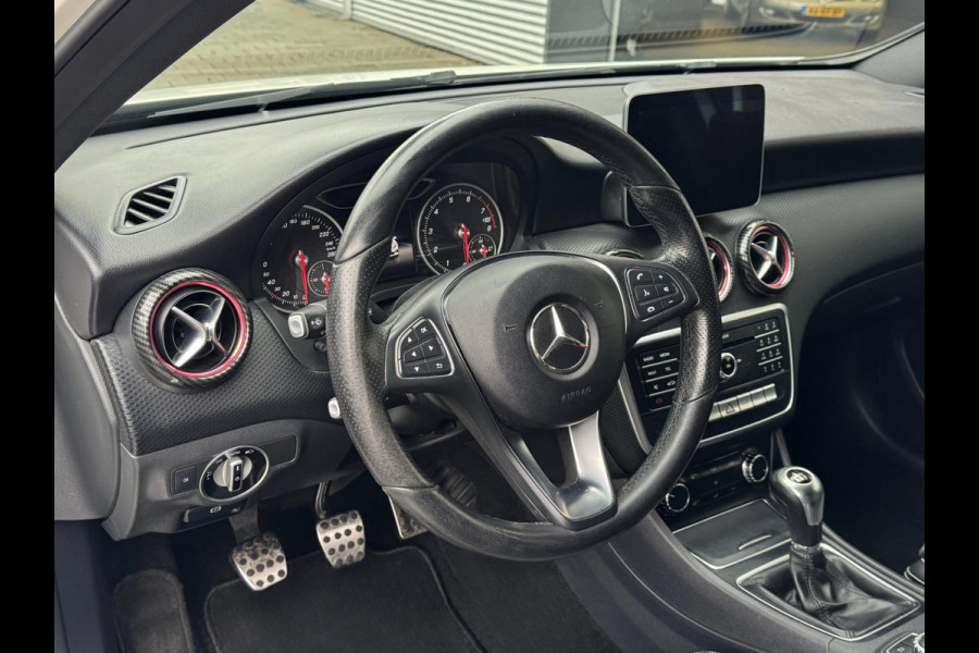 Mercedes-Benz A-Klasse 160S AMG Sport Edition - Panorama dak I Navigatie I Sport pakket I Leer I Airco I PDC I Dealer onderhouden