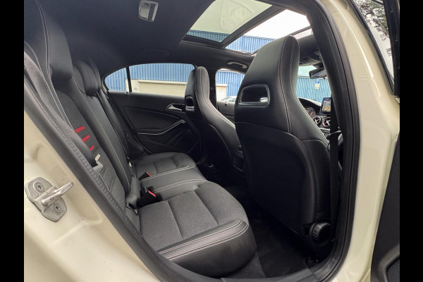 Mercedes-Benz A-Klasse 160S AMG Sport Edition - Panorama dak I Navigatie I Sport pakket I Leer I Airco I PDC I Dealer onderhouden