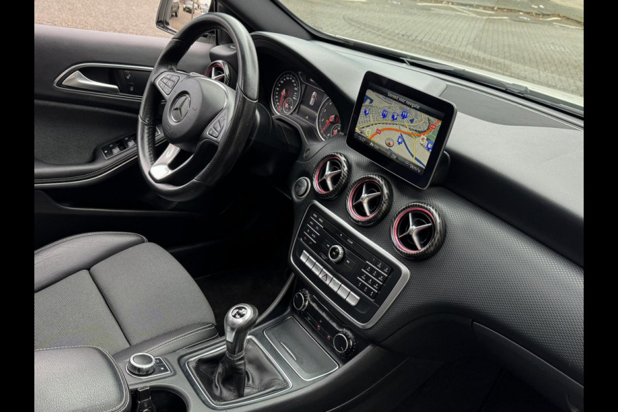 Mercedes-Benz A-Klasse 160S AMG Sport Edition - Panorama dak I Navigatie I Sport pakket I Leer I Airco I PDC I Dealer onderhouden