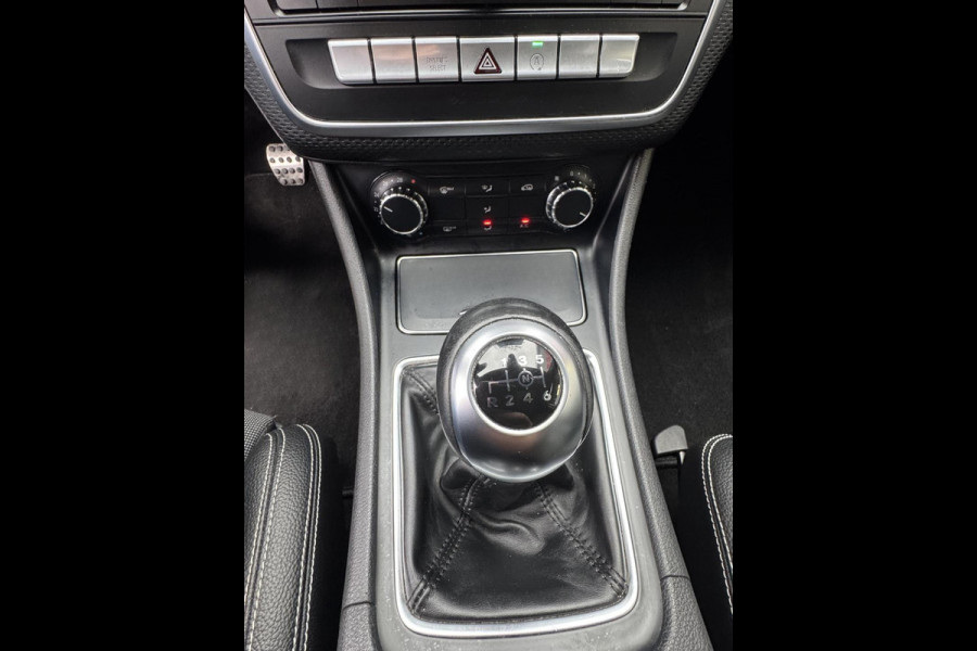 Mercedes-Benz A-Klasse 160S AMG Sport Edition - Panorama dak I Navigatie I Sport pakket I Leer I Airco I PDC I Dealer onderhouden