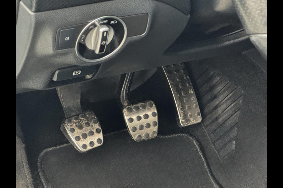 Mercedes-Benz A-Klasse 160S AMG Sport Edition - Panorama dak I Navigatie I Sport pakket I Leer I Airco I PDC I Dealer onderhouden