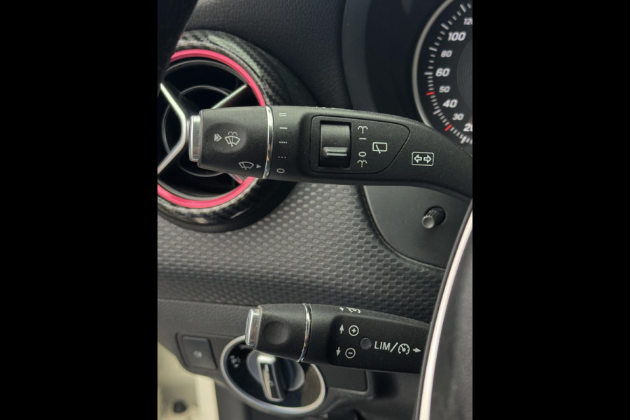 Mercedes-Benz A-Klasse 160S AMG Sport Edition - Panorama dak I Navigatie I Sport pakket I Leer I Airco I PDC I Dealer onderhouden