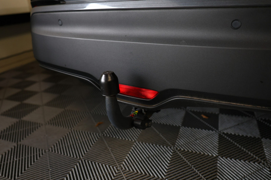 Toyota C-HR 1.8 Hybrid Apple Carplay Navigatie Cruise '020 ,stoel+stuur verw.