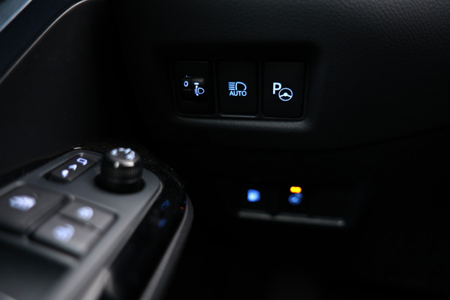 Toyota C-HR 1.8 Hybrid Apple Carplay Navigatie Cruise '020 ,stoel+stuur verw.