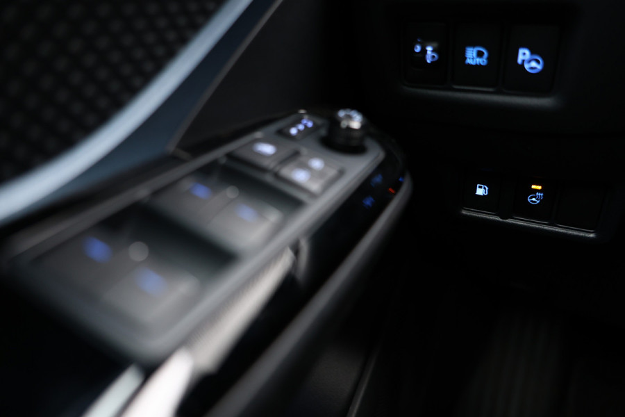 Toyota C-HR 1.8 Hybrid Apple Carplay Navigatie Cruise '020 ,stoel+stuur verw.