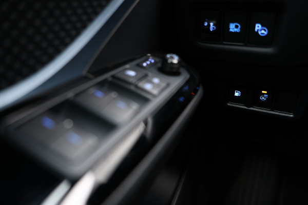 Toyota C-HR 1.8 Hybrid Apple Carplay Navigatie Cruise '020 ,stoel+stuur verw.